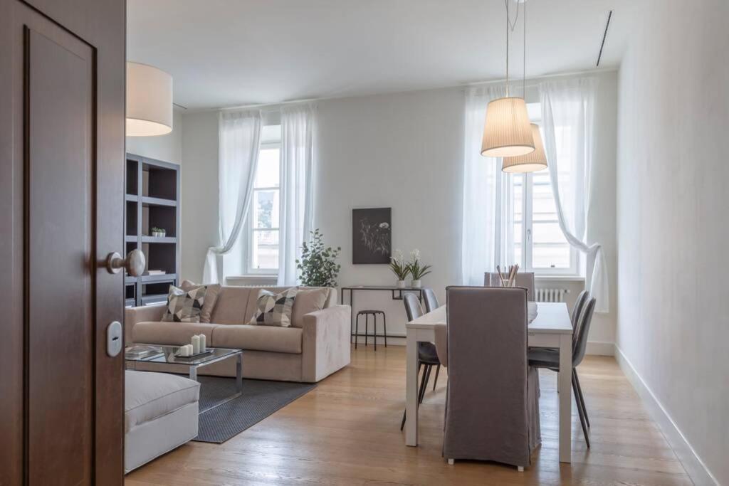 Palazzo Tergesteo Tirabora Suite Apartments Trieste Exterior photo