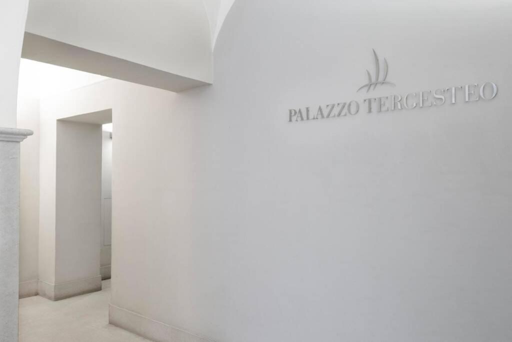 Palazzo Tergesteo Tirabora Suite Apartments Trieste Exterior photo